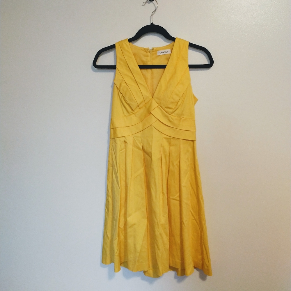 Calvin Klein yellow spring dress with pleats. Size 2p